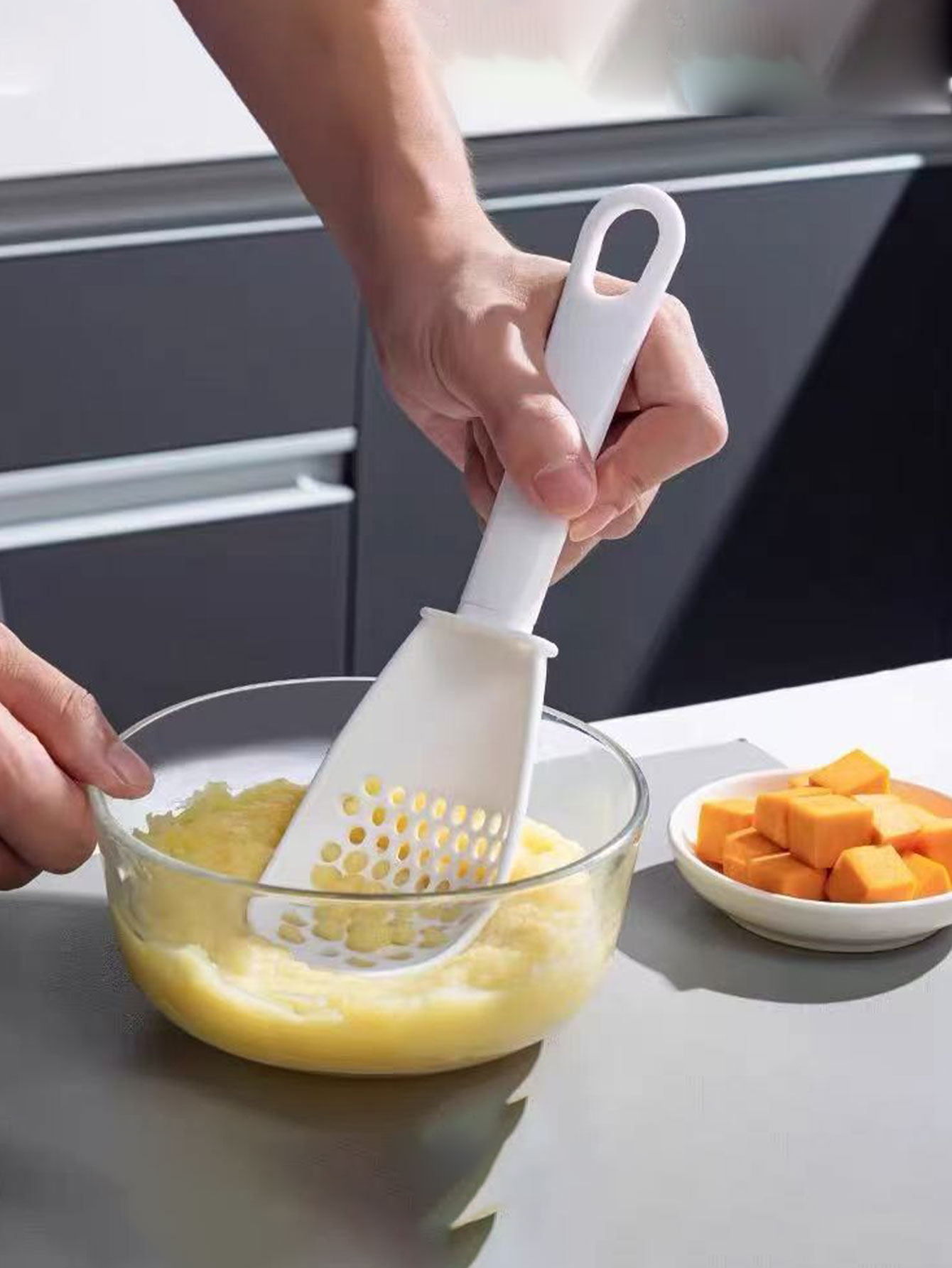 Baby Food Strainer - 多機能クッキングスプーン、食品グレードのベビーフードマッシャー、生姜とニンニクをすり砕くスプーン、餃子こし器、2個入り
