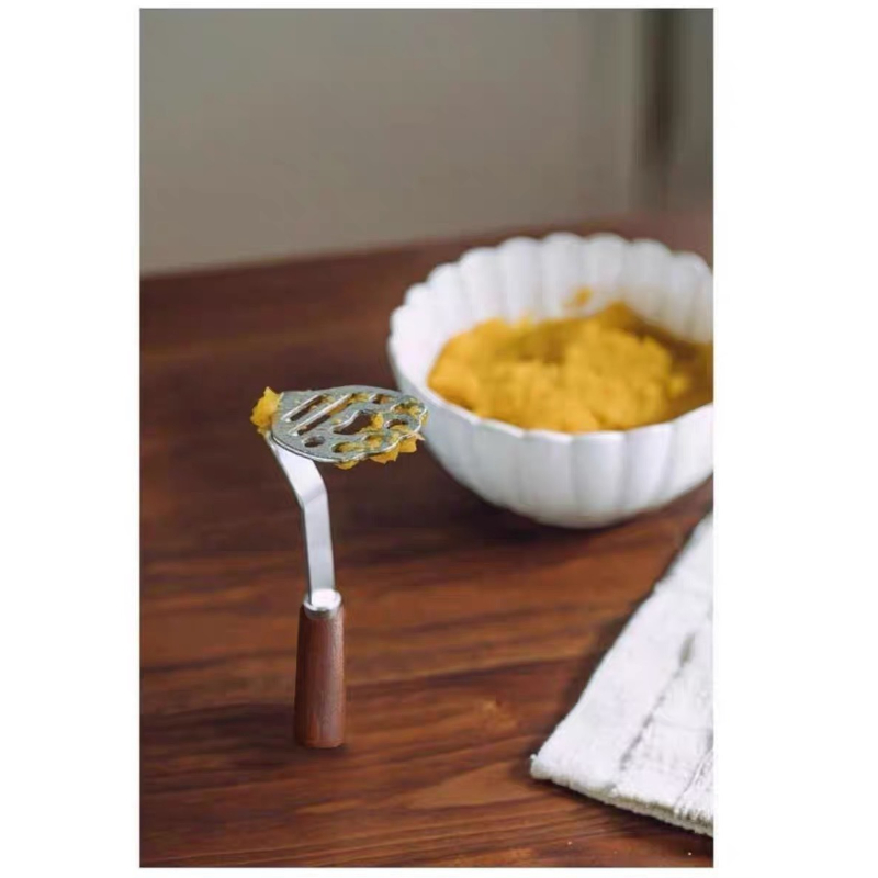 家庭用ステンレス製ポテトライサーマッシャー、クルミ材ハンドル - Veggie Baby Food のレビューと価格