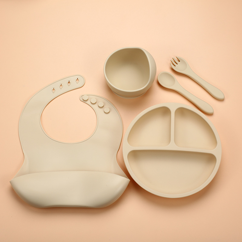 5個入りシリコンベビー食器セット 安全で柔らかい幼児用食器  - Baby Food Dispensing Spoon のレビューと価格